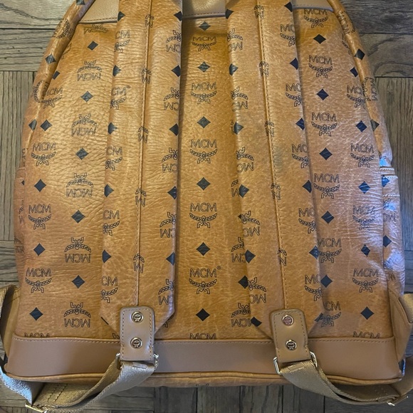 SOLD 🚫 MCM Stark Visetos Studded Backpack (Large) - Picture 5 of 7